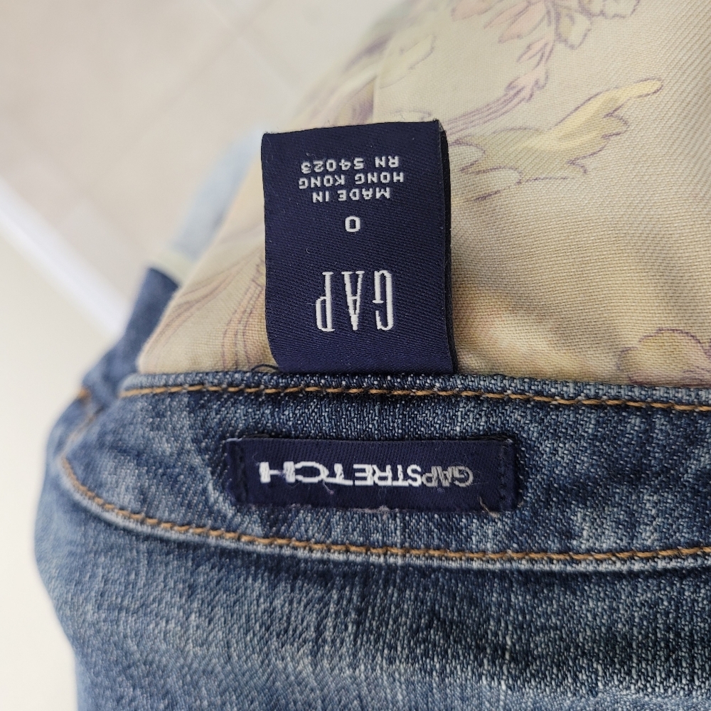 GAP Jean Jacket - Picture 2 of 7
